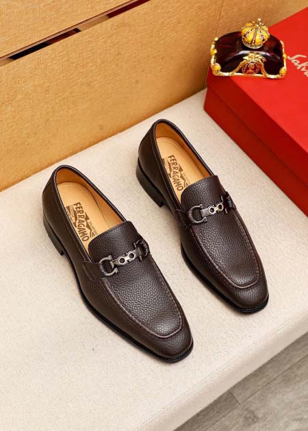 2025年4月11日入荷新品Ferragamoカジュアルシュ...