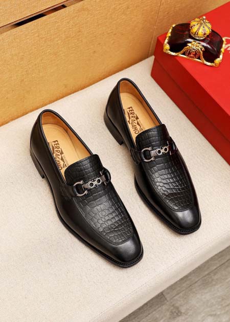 2025年4月11日入荷新品Ferragamoカジュアルシュ...