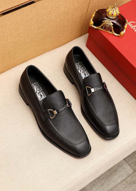 2025年4月11日入荷新品Ferragamoカジュアルシュ...