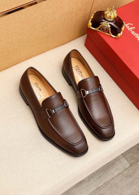 2025年4月11日入荷新品Ferragamoカジュアルシュ...