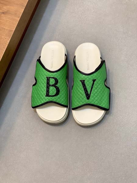 2025年4月11日入荷新品Botteg Venettaスリ...