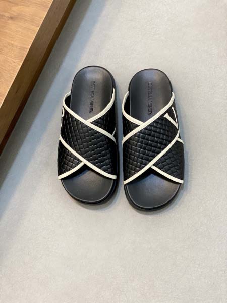 2025年4月11日入荷新品Botteg Venettaスリ...