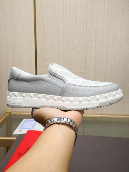 2025年4月11日入荷新品VALENTINOカジュアルシュ...