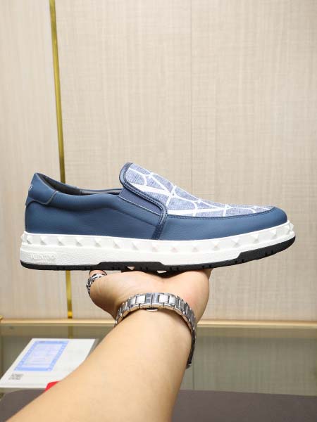 2025年4月11日入荷新品VALENTINOカジュアルシュ...