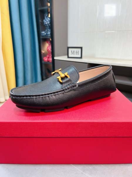 2025年4月11日入荷新品Ferragamoカジュアルシュ...