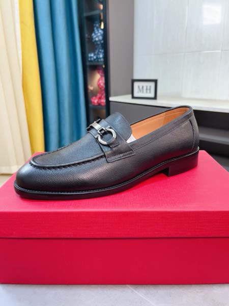 2025年4月11日入荷新品Ferragamoカジュアルシュ...