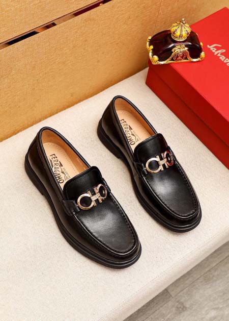 2025年4月11日入荷新品Ferragamoカジュアルシュ...