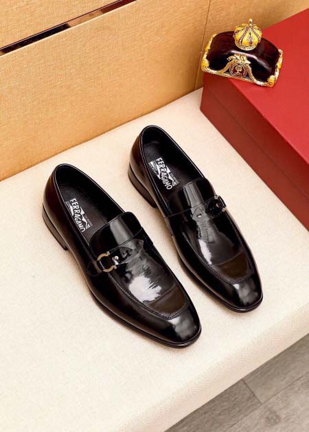 2025年4月11日入荷新品Ferragamoカジュアルシュ...