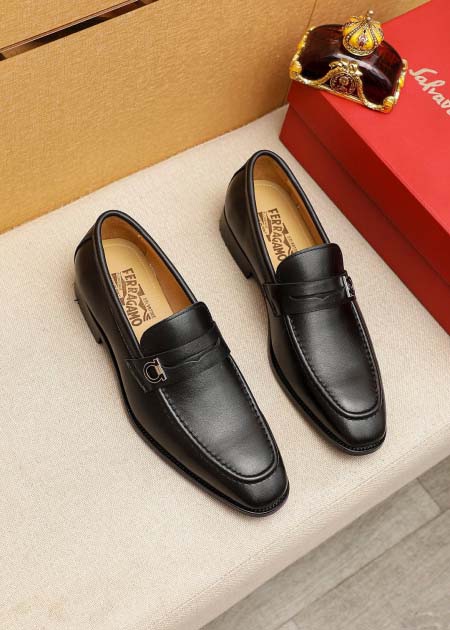 2025年4月11日入荷新品Ferragamoカジュアルシュ...