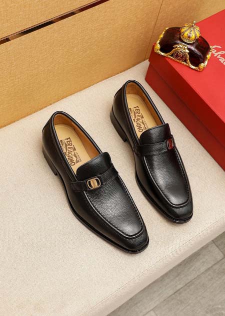 2025年4月11日入荷新品Ferragamoカジュアルシュ...