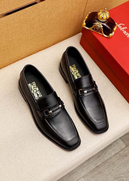 2025年4月11日入荷新品Ferragamoカジュアルシュ...