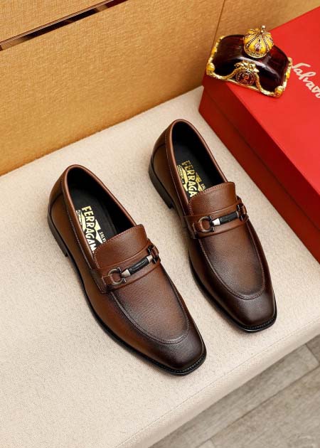 2025年4月11日入荷新品Ferragamoカジュアルシュ...