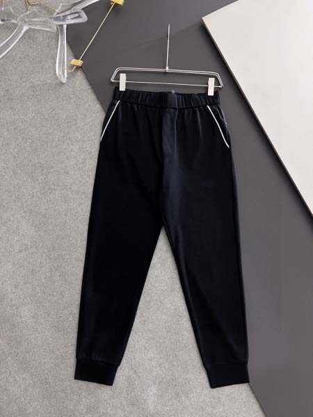 2025年4月14日入荷春夏 新作Pradaズボン高級なプレ...