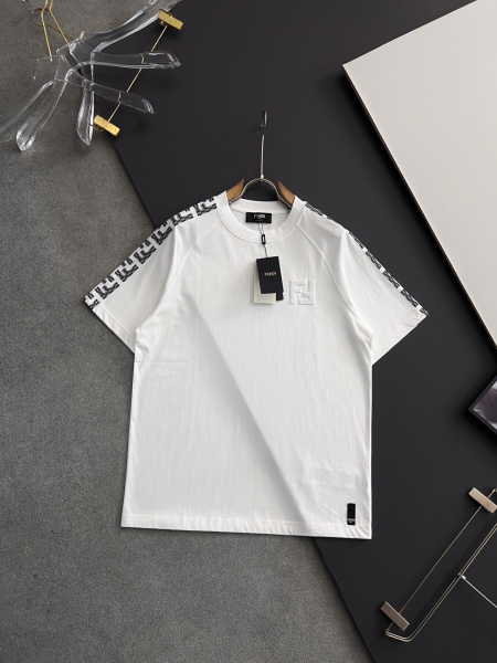 2025年4月14日入荷春夏 新作Fendi半袖 tシャツ高...