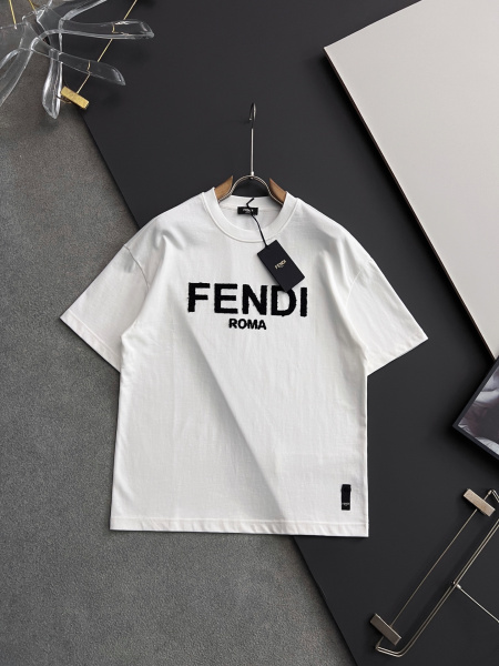2025年4月14日入荷春夏 新作Fendi半袖 tシャツ高...
