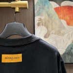 2025年4月19日入荷新作Louis Vuitton半袖Tシャツ 超厳選★誕生日プレゼント/結婚祝い/内祝い/贈り物/YI+YI工場S-XXL