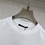 2025年4月19日入荷新作Louis Vuitton半袖Tシャツ 超厳選★誕生日プレゼント/結婚祝い/内祝い/贈り物/YI+YI工場S-XXL