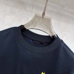 2025年4月19日入荷新作Louis Vuitton半袖Tシャツ 超厳選★誕生日プレゼント/結婚祝い/内祝い/贈り物/YI+YI工場S-XXL