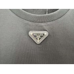 2025年4月19日入荷新作Prada半袖Tシャツ 超厳選★誕生日プレゼント/結婚祝い/内祝い/贈り物/YI+YI工場S-XXL