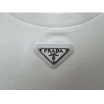 2025年4月19日入荷新作Prada半袖Tシャツ 超厳選★誕生日プレゼント/結婚祝い/内祝い/贈り物/YI+YI工場S-XXL