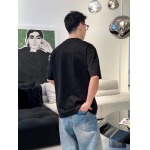 2025年4月19日入荷新作Prada半袖Tシャツ 超厳選★誕生日プレゼント/結婚祝い/内祝い/贈り物/YI+YI工場S-XXL