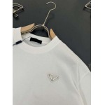 2025年4月19日入荷新作Prada半袖Tシャツ 超厳選★誕生日プレゼント/結婚祝い/内祝い/贈り物/YI+YI工場S-XXL
