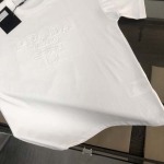 2025年4月20日入荷新作Prada半袖Tシャツ 超厳選★誕生日プレゼント/結婚祝い/内祝い/贈り物/YI+YI工場S-XL