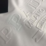 2025年4月20日入荷新作Prada半袖Tシャツ 超厳選★誕生日プレゼント/結婚祝い/内祝い/贈り物/YI+YI工場S-XL