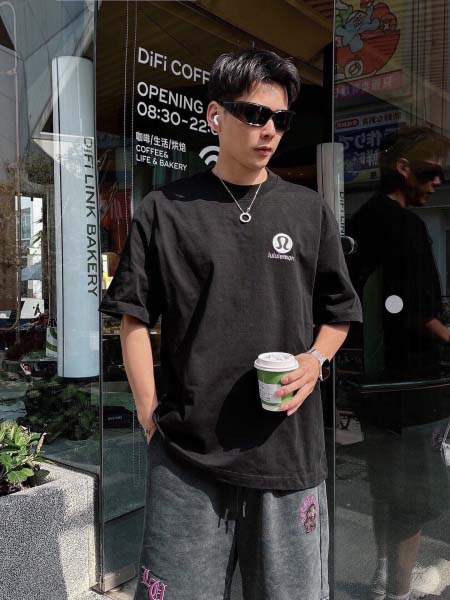 2025年4月22日入荷新作lulu 半袖 Tシャツ★誕生日...