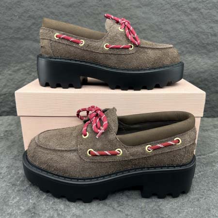 2025年4月22日入荷新品MiuMiu女性用原版復刻 ブラ...