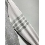 2025年4月25日入荷新作Thom Browneパーカー 原版复刻高級品香港の会社超厳選★入手困難/誕生日プレゼント/yinx工場