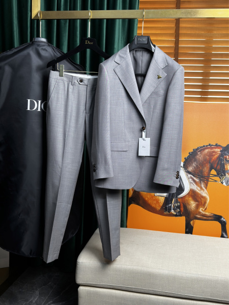 2025年4月25日入荷新作Diorスーツのセット 原版复刻...