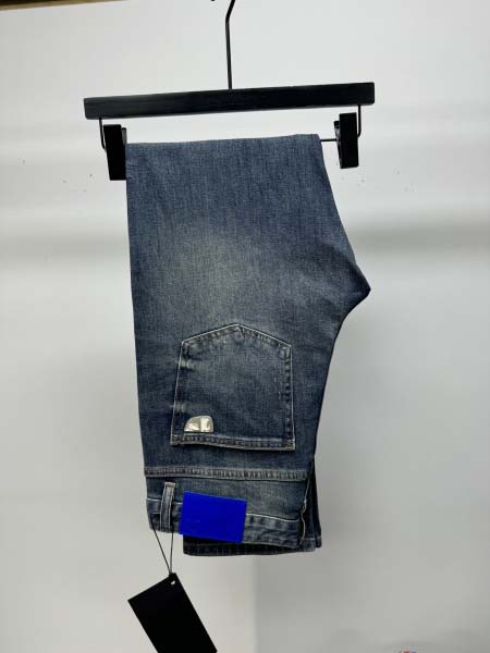 2025年4月26日入荷新作Burberryジーパン 原版复...