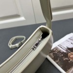 2025年4月27日入荷新作  CELINE 新品Tillyわきの下バッグ  牛革  6610SQ SIZE:23*13.5*4cm  /XX工場