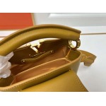 2025年4月27日入荷新作 Capucines  Taurillon  21 x 14 x 8CM  M21168  /XX工場