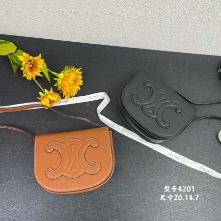 2025年4月27日入荷新作 CELINE バッグ 2022...