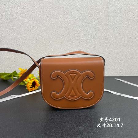 2025年4月27日入荷新作 CELINE バッグ 2022...