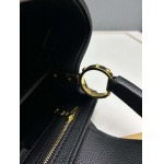 2025年4月27日入荷新作   M23199  Capucines BB  Taurillon   27 x 18 x 9CM   /XX工場