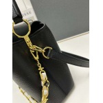 2025年4月27日入荷新作   M23199  Capucines BB  Taurillon   27 x 18 x 9CM   /XX工場