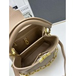 2025年4月27日入荷新作   M23199  Capucines BB  Taurillon   27 x 18 x 9CM   /XX工場