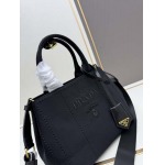 2025年4月27日入荷新作新品  2025summer  size:25*19*15cm  型番：1BD678  /XX工場