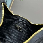 2025年4月27日入荷新作 1BH404手提款nylon Hobo   型番：1BH404SIZE:22XX18x底6.5cm  /XX工場