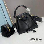 2025年4月27日入荷新作 新品2023早春新品mini《PRADA》  型番：1BH193   SIZE::20-X18-X15  /XX工場