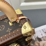 2025年4月29日入荷新作Louis VuittonM45673Camera Boxthe Camera Box（カメラケース） サイズ:17.5 x 21.5 x 10.5/XX工場