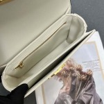 2025年4月29日入荷新作CELINE 2024秋季新作 GARANCELINEサイズ：18.5*13*7cm/XX工場