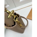 2025年4月29日入荷新作 小 Louis Vuitton M23943 Capucines21 x 14 x 8CM/XX工場