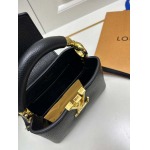2025年4月29日入荷新作 小 Louis VuittonM23943 Capucines21 x 14 x 8CM/XX工場