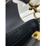 2025年4月29日入荷新作 小 Louis VuittonM23943 Capucines21 x 14 x 8CM/XX工場