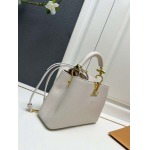 2025年4月29日入荷新作 中 Louis VuittonM24698Capucines BB Taurillon牛革26.5 x17.5 x9CM /XX工場