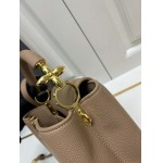 2025年4月29日入荷新作 中 Louis VuittonM24698Capucines BB Taurillon牛革 26.5 x17.5 x9CM /XX工場